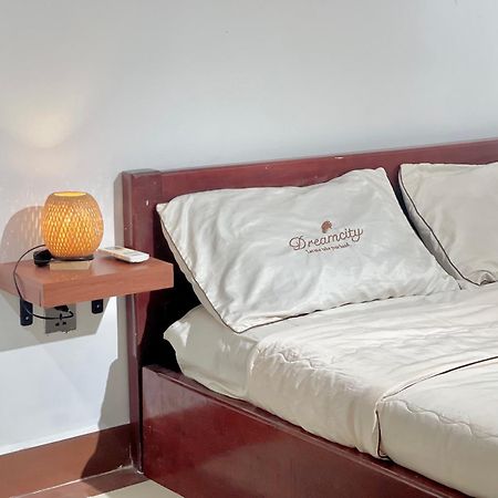 Sky Apartments Riverside - 50M To Royal Palace Πνομ Πενχ Εξωτερικό φωτογραφία